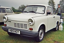 Papercraft imprimible y armable del coche Trabant. Manualidades a Raudales.