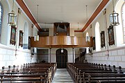 Vue intérieure de la nef vers la tribune d'orgue.