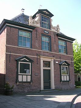 Het voormalige gemeentehuis uit de 18e eeuw.