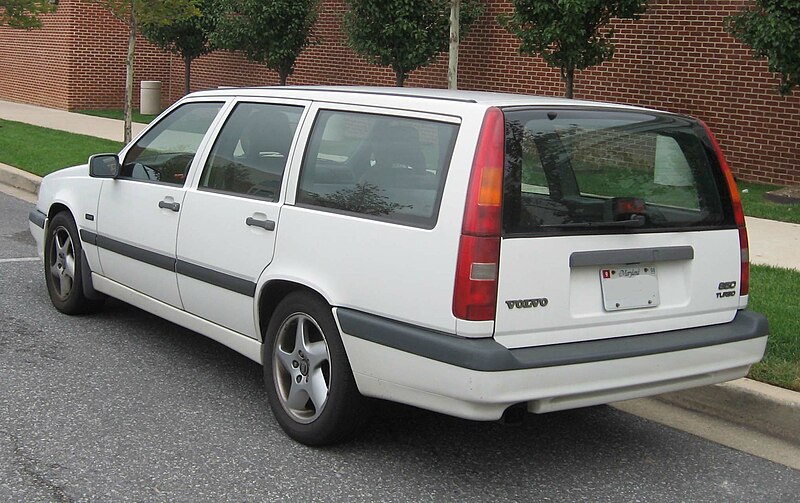 800px-Volvo-850-wagon-rear.jpg