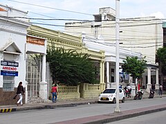 Fachadas neoclásicas en la carrera 4