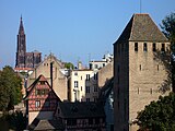 Strasbourg, la cathédrale vue depuis les ponts couverts