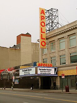 The Apollo Theater on 125th Street، in November 2006.