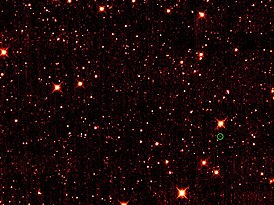 Астероид 2010 TK7 (обведён зелёным кружком, внизу справа)