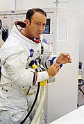 Мичел се припрема за укрцавање на Аполо 14, 1971. године