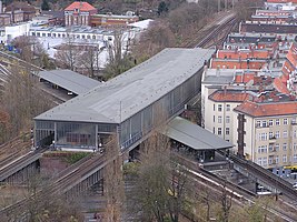 Kreuzungsbahnhof Schöneberg: oben Ringbahnhalle, unten Vorortbahnsteig