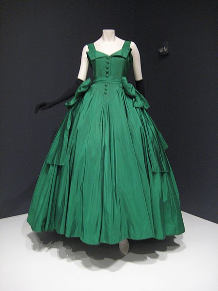 Ficheiro:Christian Dior Dress.jpg