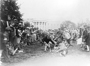 Eastern roll eggs in the White House in 1929.jpg