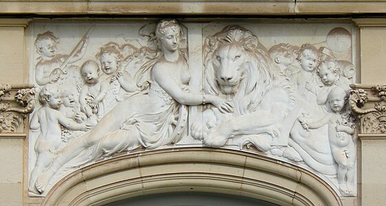 La Fortune et la Force, bas-relief, Essoyes, maison d'Auguste Hériot, fondateur des Grands Magasins du Louvre.