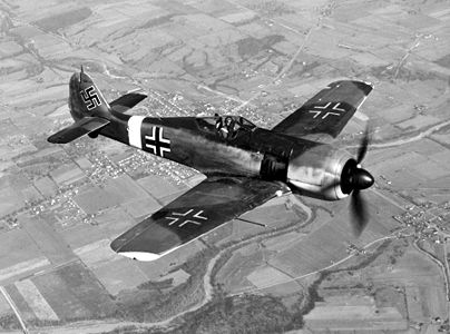 Un Focke-Wulf Fw 190A capturé avec des répliques de l’insigne de la Luftwaffe, vers 1942-1943.