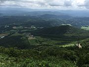 山頂から西側を望む