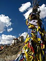 Drapeau de prières au Namgyal Tsemo Gompa