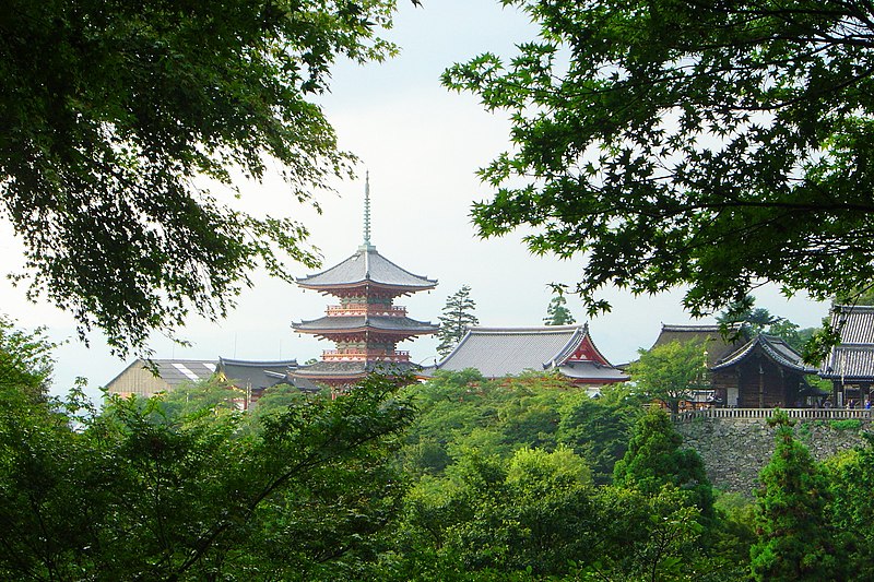 Ficheiro:Japan Kyoto KiyoMizuDera temple from afar DSC00653.jpg