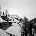 Le Grand hôtel du Montenvers et l'hôtel du Montenvers en hiver.