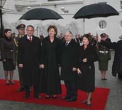 Lech Kaczyński at Áras an Uachtaráin.jpg