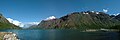 Panoramisch zicht over het Gjendemeer bij Memurubu