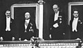 Neville Chamberlain, Benito Mussolini, Halifax, kaj Galeazzo Ciano en la Operejo de Romo, januaro 1939.