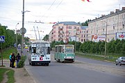 イヴァノヴォ市電（右）はトロリーバス（左）へ置き換えられ廃止された（2008年6月1日撮影）