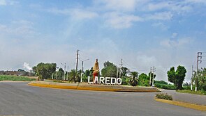 Oval in the highway in the entrance to Laredo