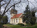 Kirche mit Ausstattung, Kirchhof und eine Grabanlage