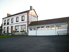 Mairie-école.