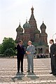 Ronald Reagan en Michail Gorbatsjov treffen elkaar op het Rode Plein in 1988