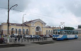 コノトプ駅前を走る路面電車（2011年撮影）