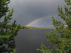 セイナッツァロとパイエンネ湖に掛かる虹