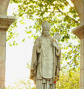 Statue of San Prudencio as a bishop, holding a staff