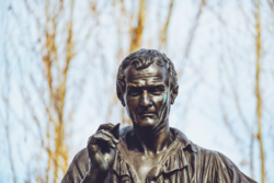 פסל של ז'אן ז'אק רוסו