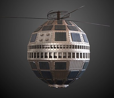 Satelit komunikasi pertama di dunia, Telstar, diorbitkan ke angkasa pada 10 Juli 1962