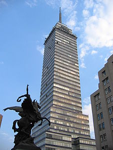 メキシコシティのラテンアメリカ・タワー（1956）アウグスト・H・アルバレ