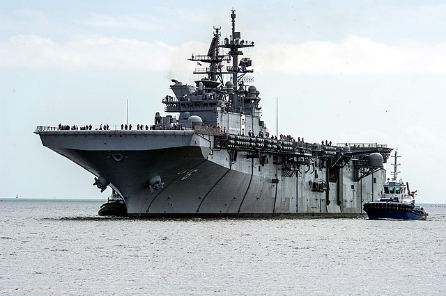 640px-USS_America_%28LHA-6%29_off_Pascag