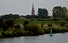 Weser bei Nienburg; im Hintergrund die St.-Martins-Kirche