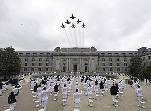 Överflygning vid avslutningsceremonin på United States Naval Academy den 20 maj 2020.