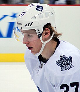 Картер Эштон в составе «Торонто Мейпл Лифс» в 2012 году.