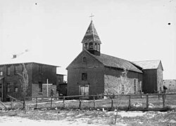 Preĝejo ĉe Peña Blanca, 1915.
Foto de Carlos Vierra