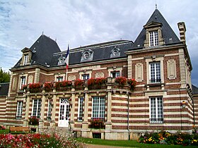 La façade principale ouest de l'Hôtel de ville.