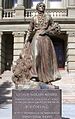 Wyoming eyalet capitolu onunde Esther Hobart Moris anıtı