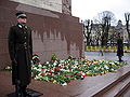 16 марта 2008 г. Цветы, возложенные к подножью памятника Свободы в Риге в честь латышских легионеров СС.