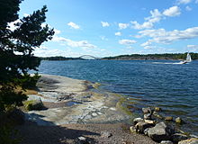 Östra Breviken med Djuröbron i bakgrunden.