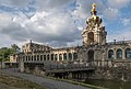 Dresden, monumentaal gebouw (der Zwinger) vanaf de Ostra Allee