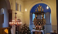 Altar der Kirche in Hohenroda mit Sternenhimmel im Dezember 2023