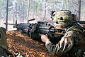 Солдат американской армии, вооружённый пулемётом M249 SAW (FN Minimi)