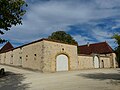 Les communs à l'angle ouest.