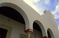 Arcos y minarete.