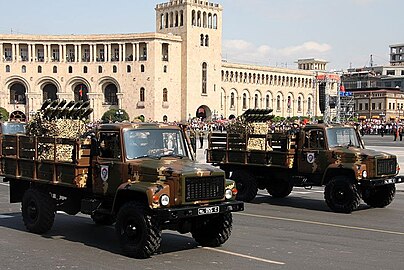 Հայկական բանակի հրթիռային զորքերի և հրետանու Ն-2 համազարկային կրակի ռեակտիվ համակարգ (ՀԿՌՀ), զորահանդեսի ժամանակ, Երևան, Հանրապետության հրապարակ