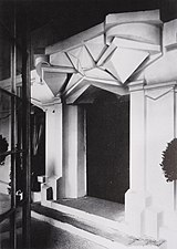פירוט הכניסה לבית הקוביסטי מאת ריימונד דושאן-ויון, כפי שהוצג בסלון הסתיו של 1912.
