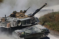 戦車長用防護キットを装着した海兵隊のM1A1