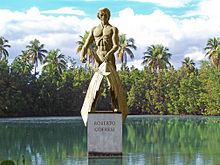 Statue of the pirate captain Roberto Cofresí.jpg